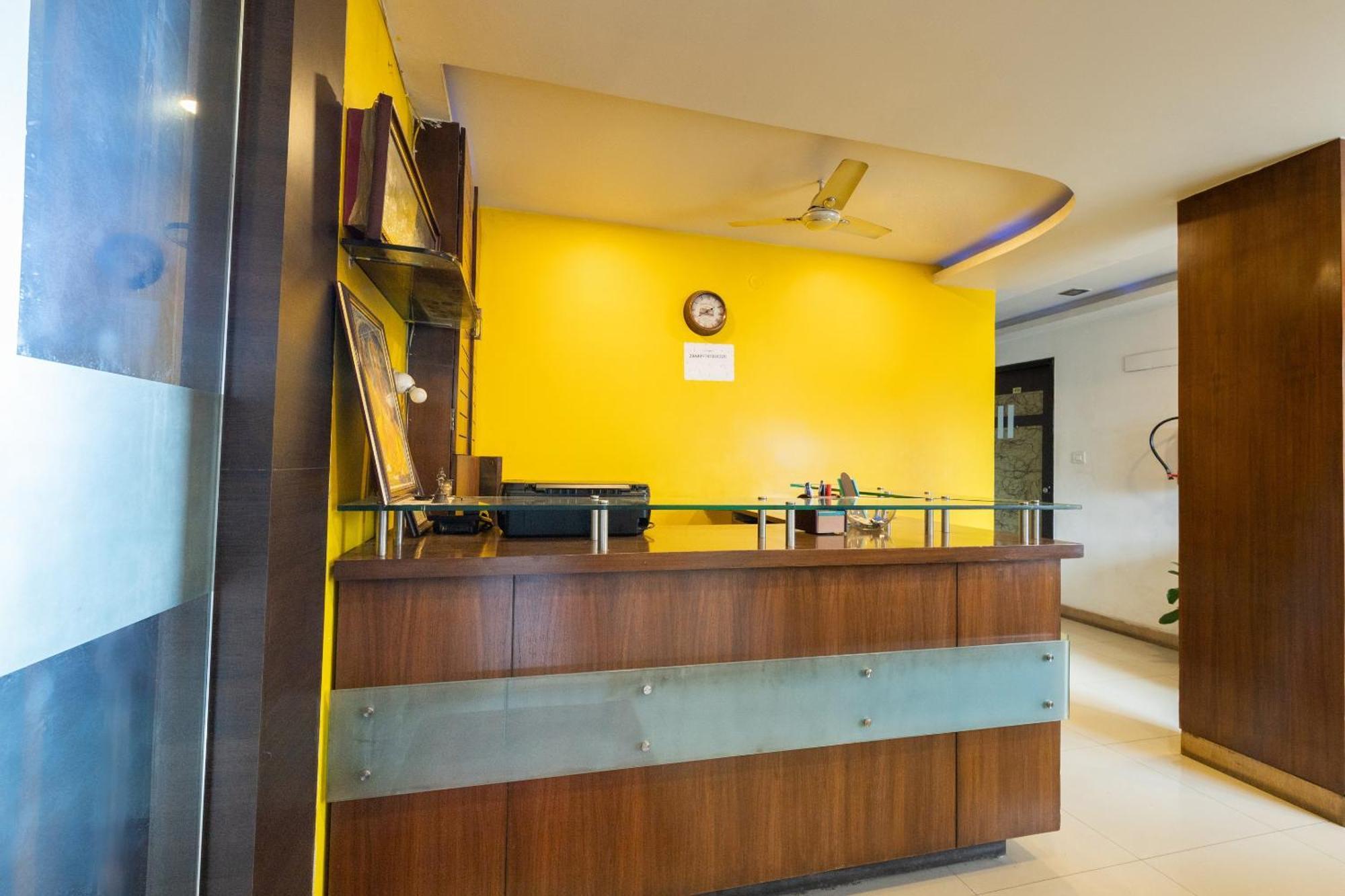 โอโย 71863 เดอะ เรด เวลเว็ต Hotel บังกาลอร์ ภายนอก รูปภาพ