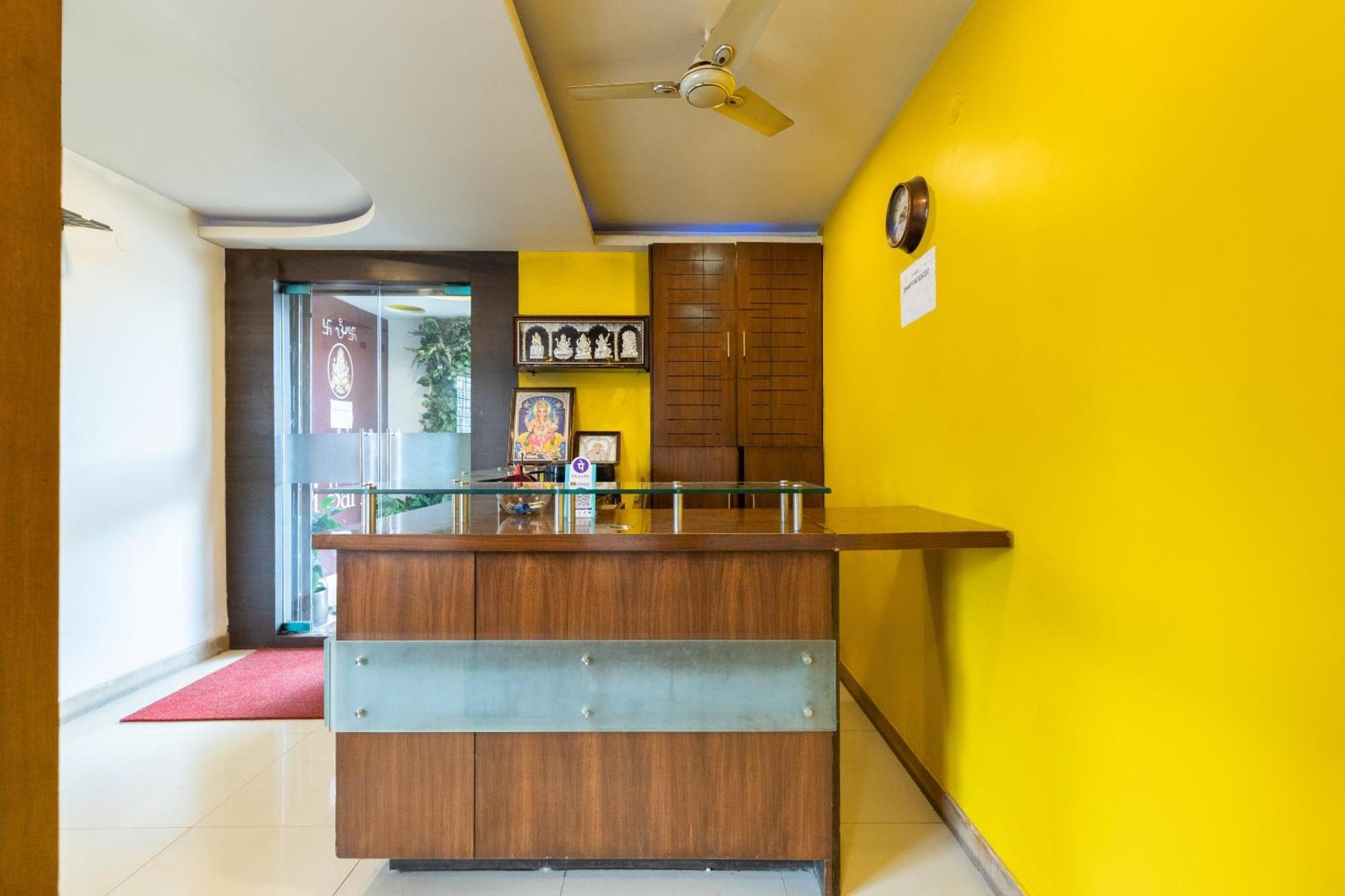 โอโย 71863 เดอะ เรด เวลเว็ต Hotel บังกาลอร์ ภายนอก รูปภาพ