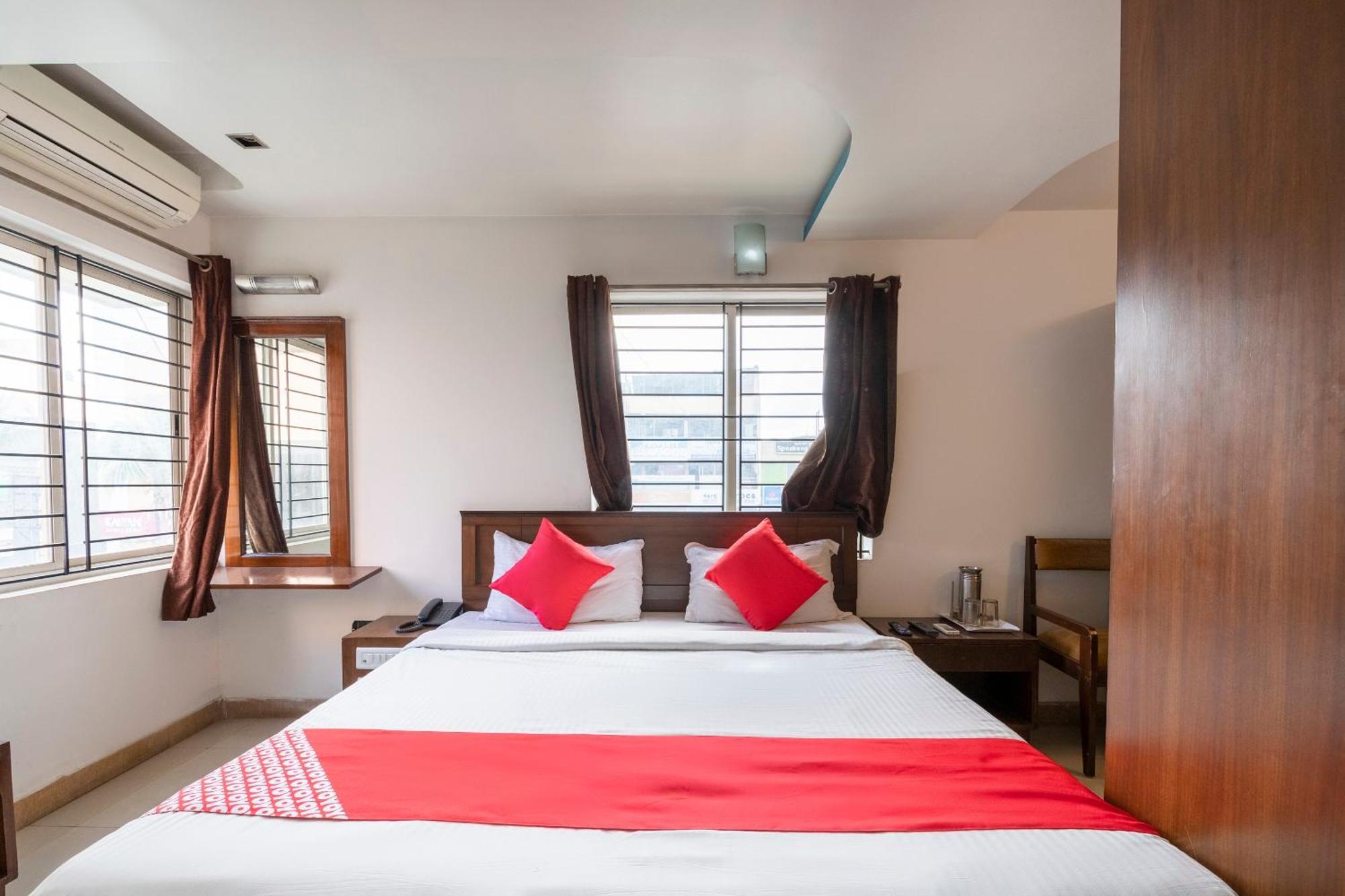 โอโย 71863 เดอะ เรด เวลเว็ต Hotel บังกาลอร์ ภายนอก รูปภาพ
